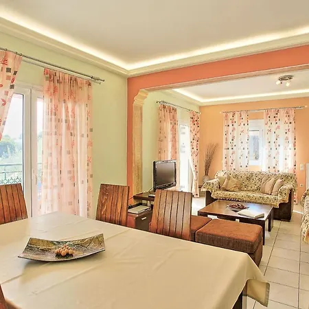 Leana Nisaki (Corfu)